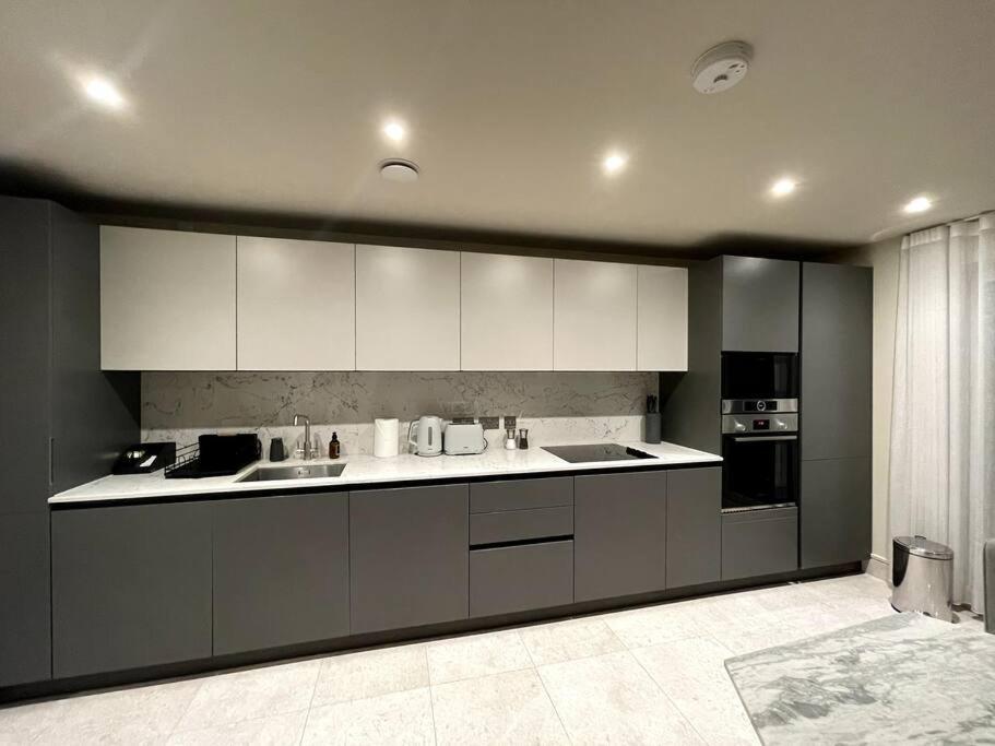 Appartamento 2Br Urban Vista Retreat Chcl F7 Chigwell Esterno foto