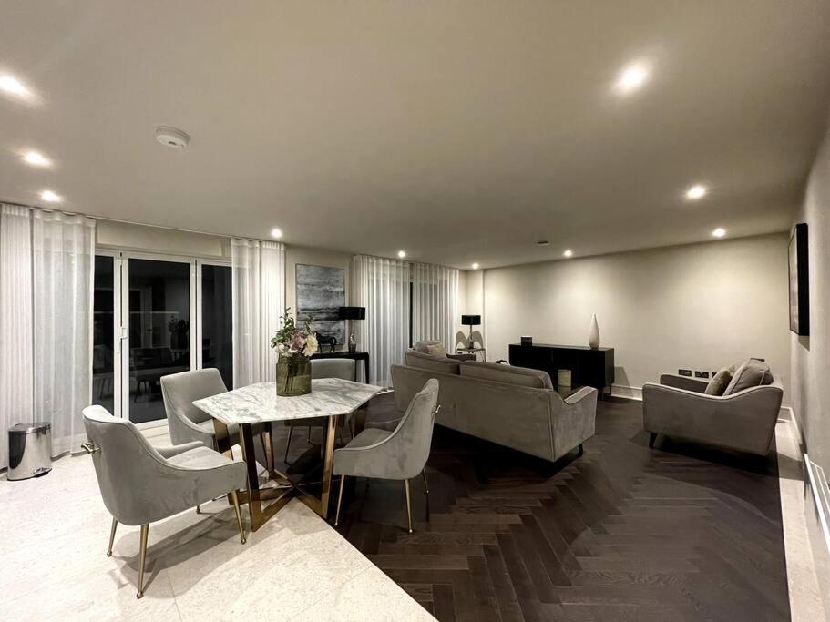 Appartamento 2Br Urban Vista Retreat Chcl F7 Chigwell Esterno foto