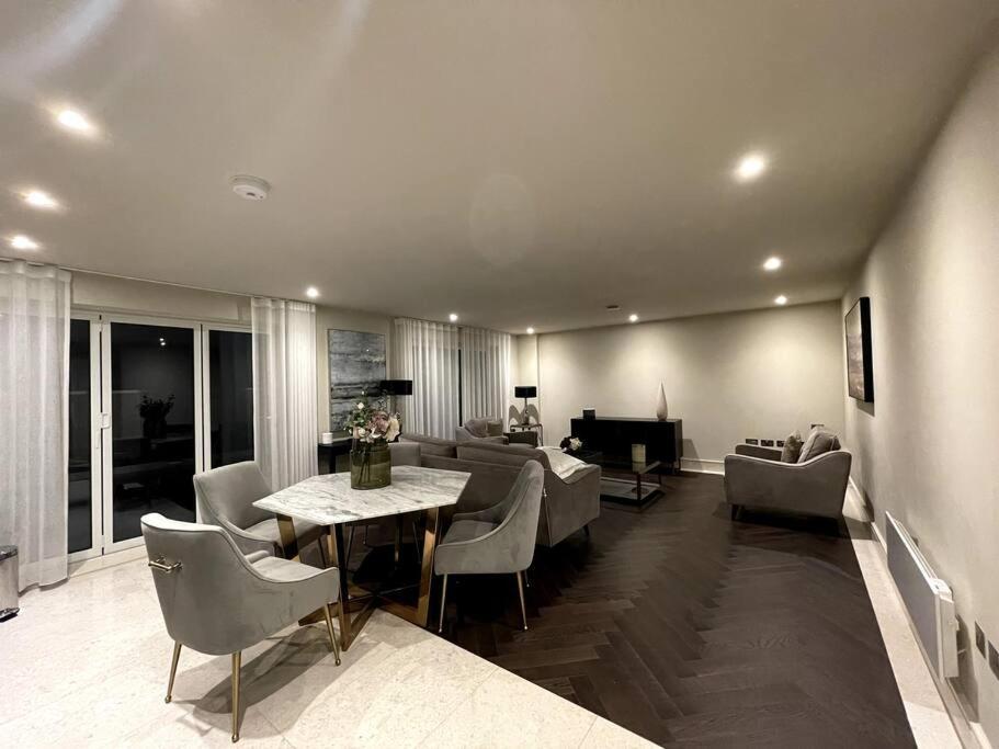 Appartamento 2Br Urban Vista Retreat Chcl F7 Chigwell Esterno foto