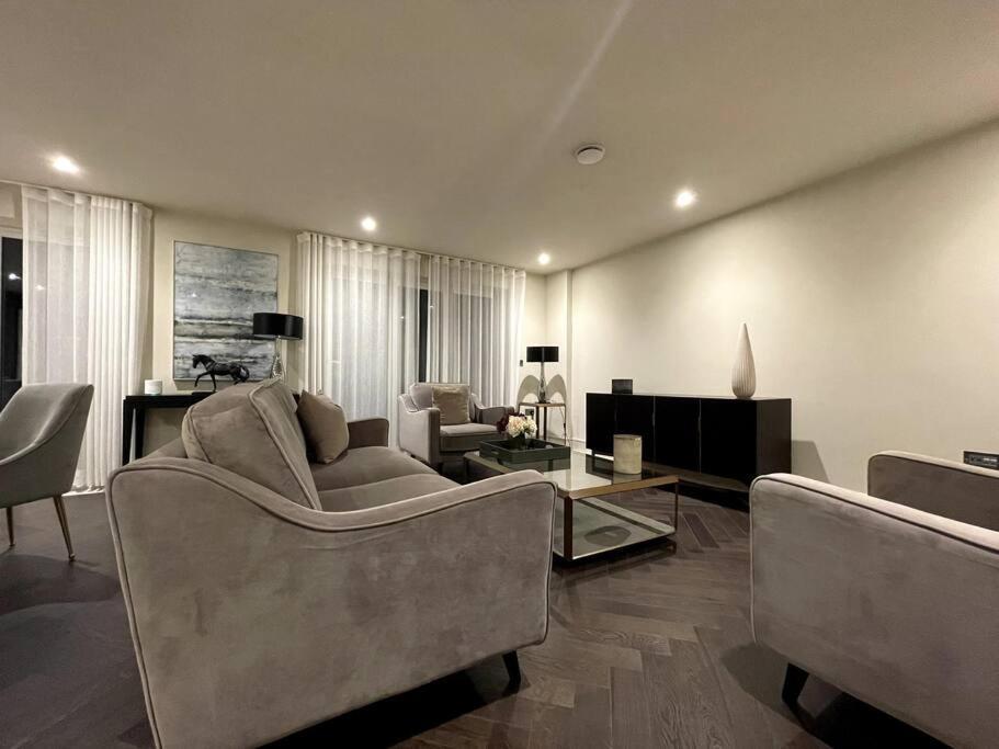 Appartamento 2Br Urban Vista Retreat Chcl F7 Chigwell Esterno foto