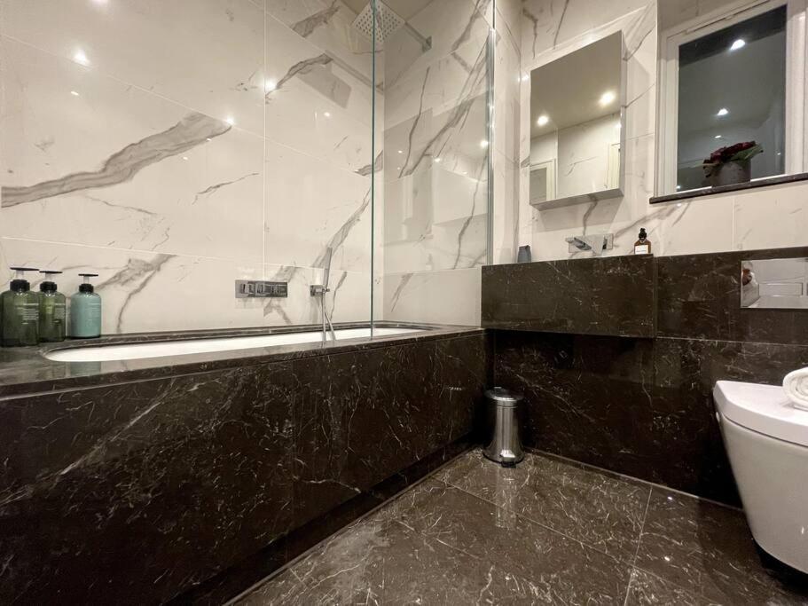 Appartamento 2Br Urban Vista Retreat Chcl F7 Chigwell Esterno foto