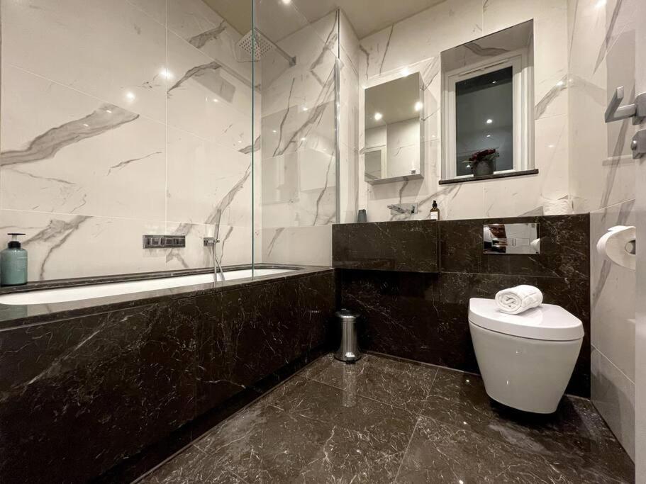Appartamento 2Br Urban Vista Retreat Chcl F7 Chigwell Esterno foto