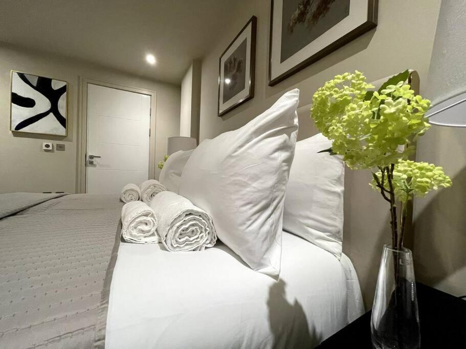Appartamento 2Br Urban Vista Retreat Chcl F7 Chigwell Esterno foto