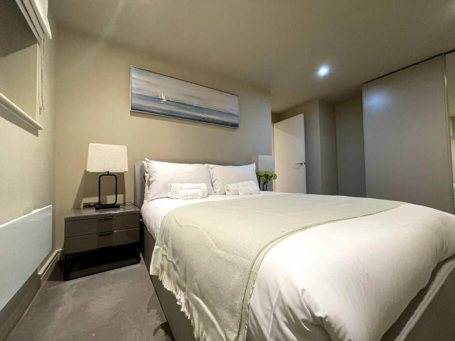 Appartamento 2Br Urban Vista Retreat Chcl F7 Chigwell Esterno foto