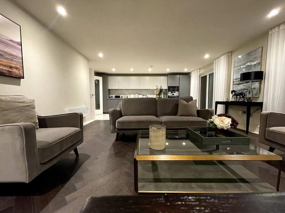 Appartamento 2Br Urban Vista Retreat Chcl F7 Chigwell Esterno foto