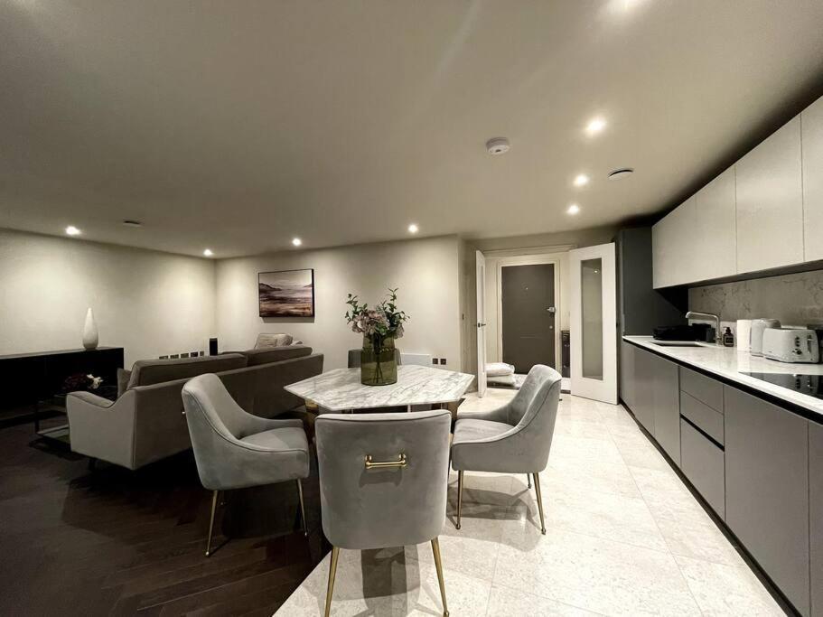Appartamento 2Br Urban Vista Retreat Chcl F7 Chigwell Esterno foto