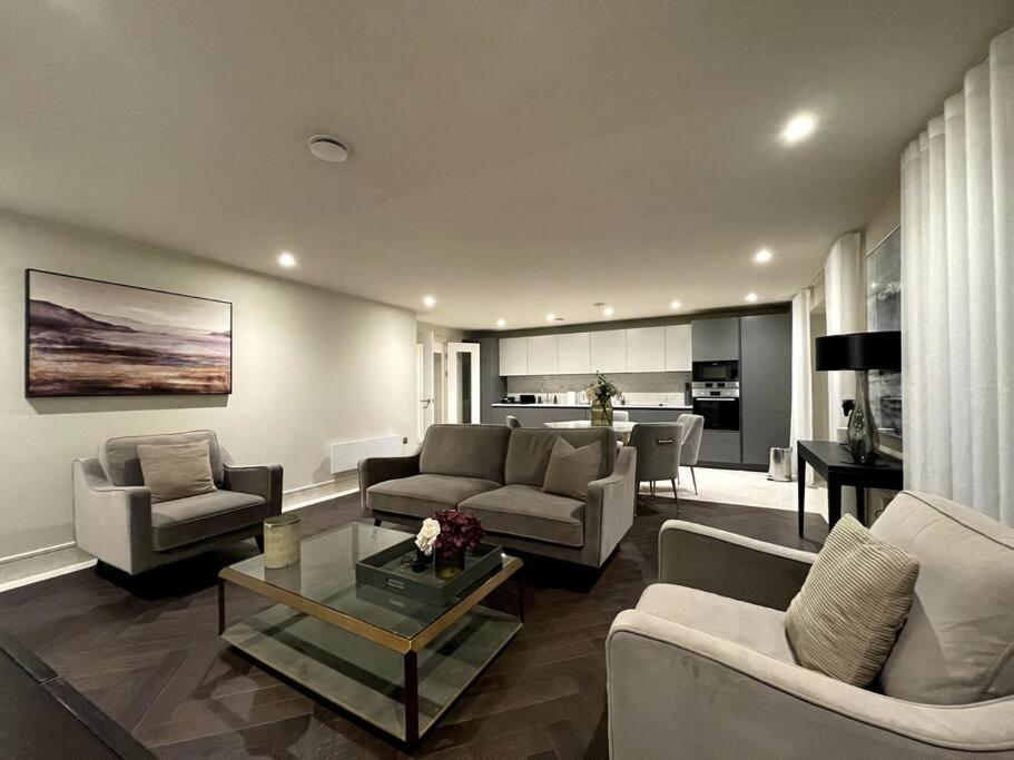 Appartamento 2Br Urban Vista Retreat Chcl F7 Chigwell Esterno foto