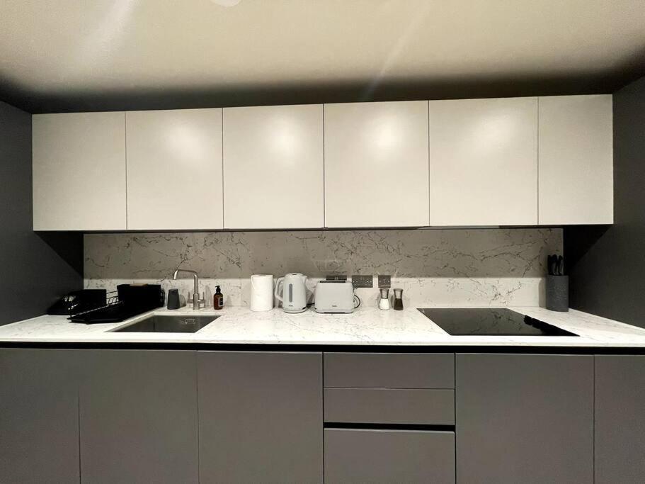 Appartamento 2Br Urban Vista Retreat Chcl F7 Chigwell Esterno foto