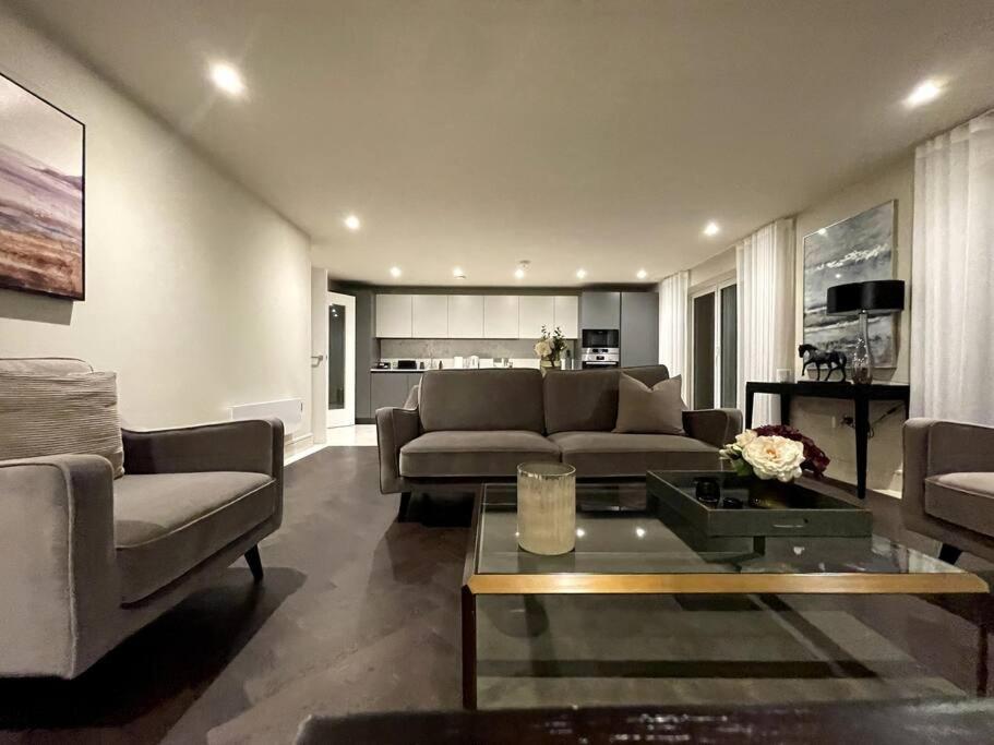 Appartamento 2Br Urban Vista Retreat Chcl F7 Chigwell Esterno foto