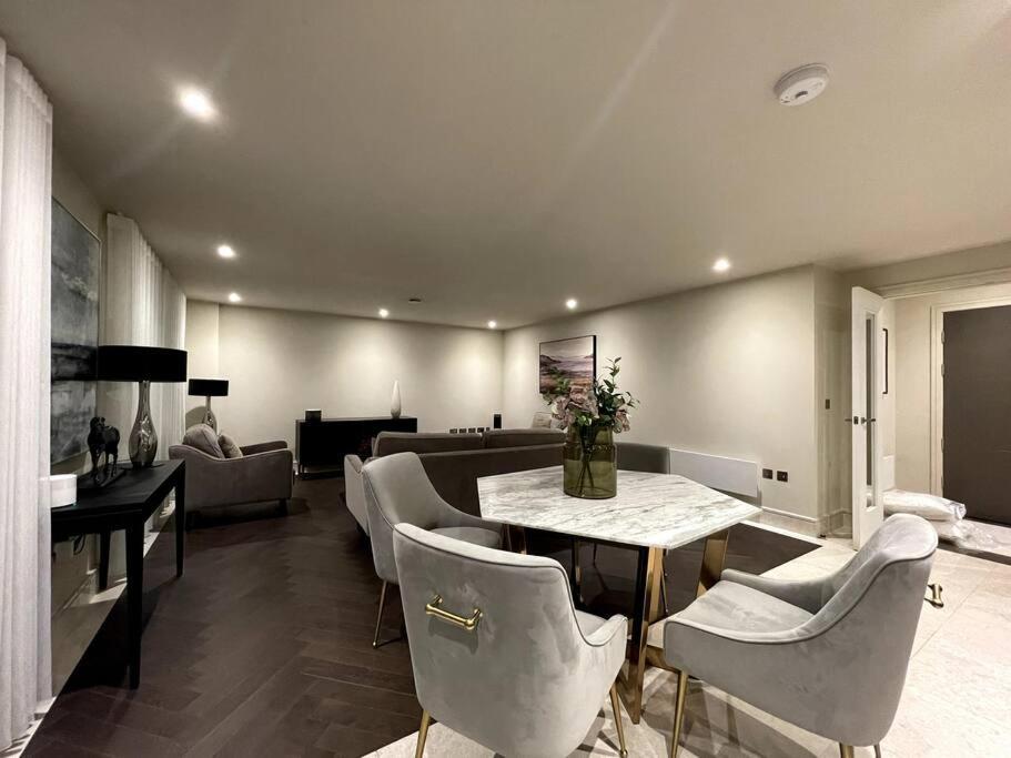 Appartamento 2Br Urban Vista Retreat Chcl F7 Chigwell Esterno foto